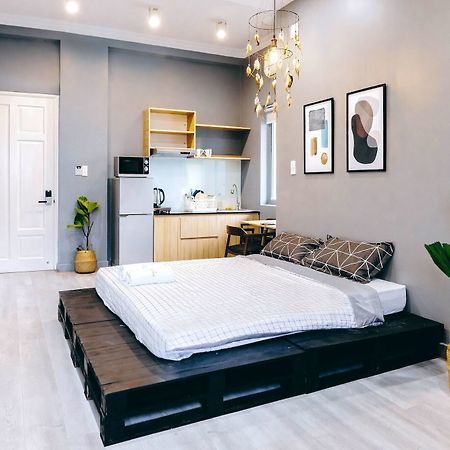 Chilla Palace Homestay Хошимин Екстериор снимка
