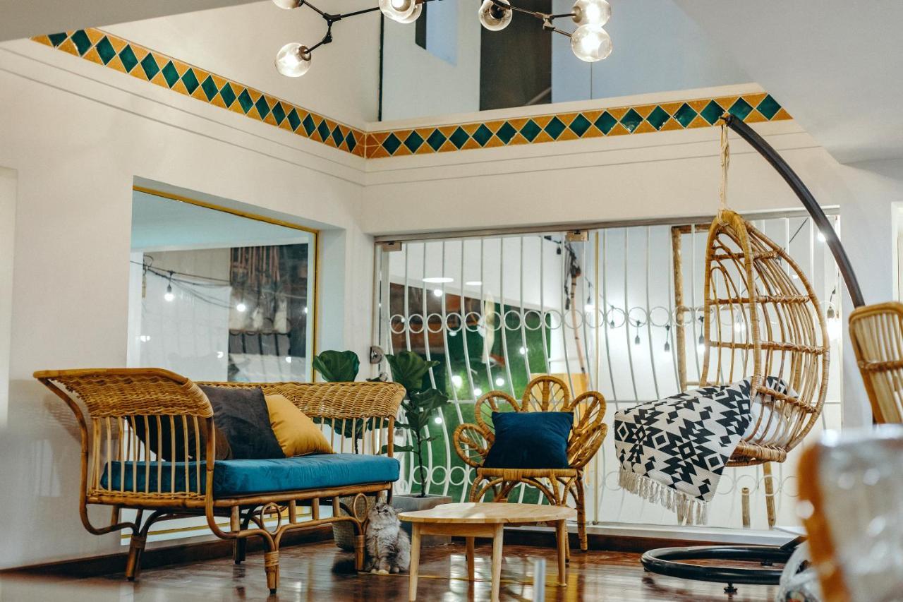 Chilla Palace Homestay Хошимин Екстериор снимка