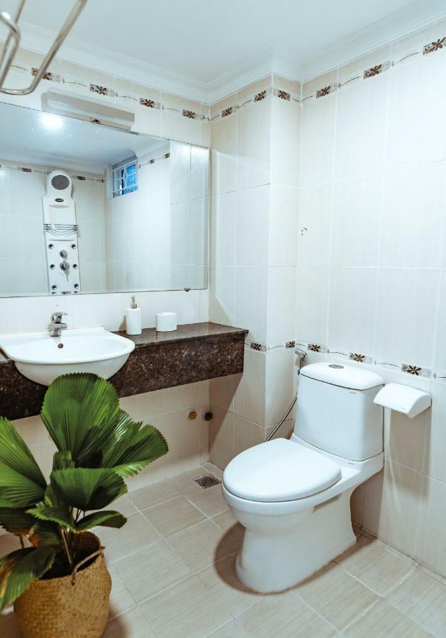 Chilla Palace Homestay Хошимин Екстериор снимка